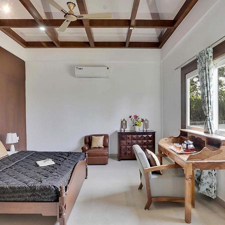 Stayvista'S Lakeside Whispers - Lake & Mountain-View Villa With Lawn & Indoor-Outdoor Games Nagpur Bagian luar foto