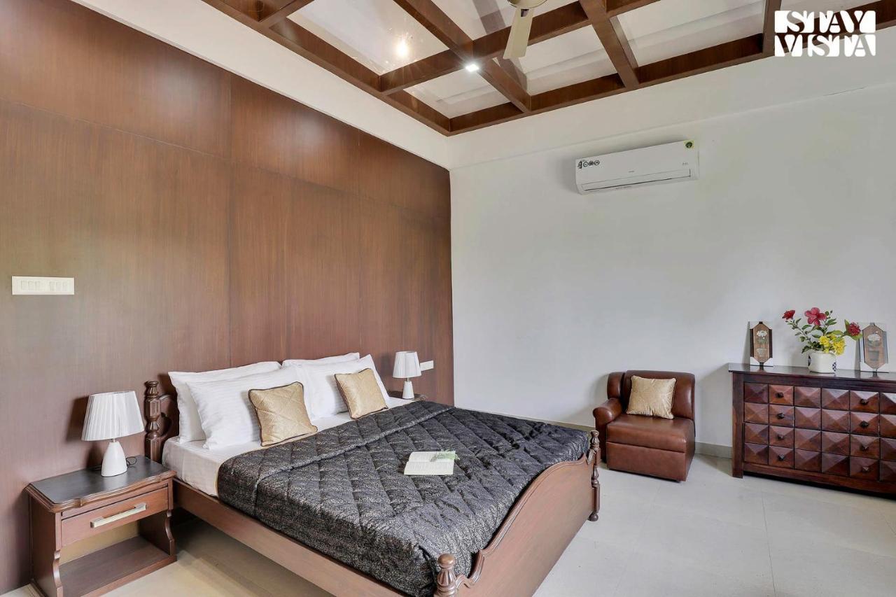 Stayvista'S Lakeside Whispers - Lake & Mountain-View Villa With Lawn & Indoor-Outdoor Games Nagpur Bagian luar foto
