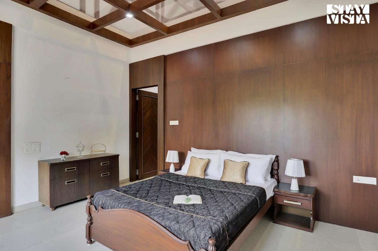 Stayvista'S Lakeside Whispers - Lake & Mountain-View Villa With Lawn & Indoor-Outdoor Games Nagpur Bagian luar foto
