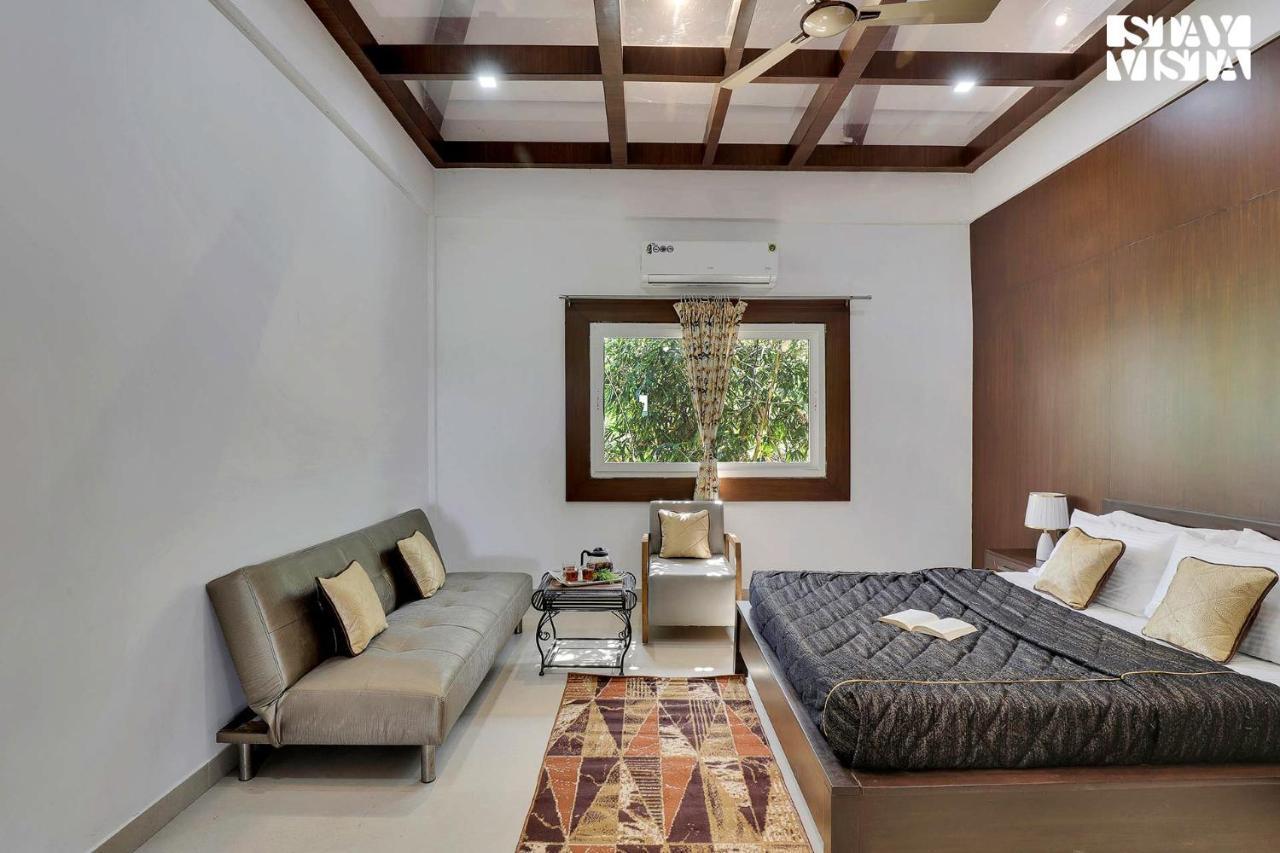 Stayvista'S Lakeside Whispers - Lake & Mountain-View Villa With Lawn & Indoor-Outdoor Games Nagpur Bagian luar foto